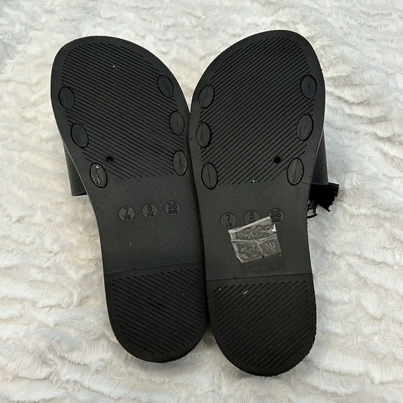 Tassel faux leather slip on slides women’s size 7 classic black summer sandals - Picture 6 of 9